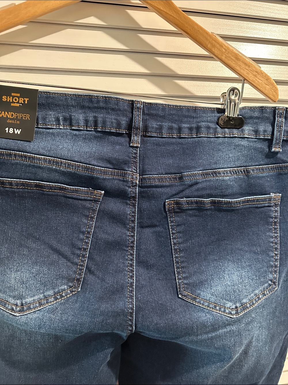 NWT Sandpiper Premium Distressed Front Denim Shorts w/five pockets - Size 18W - Picture 7 of 7